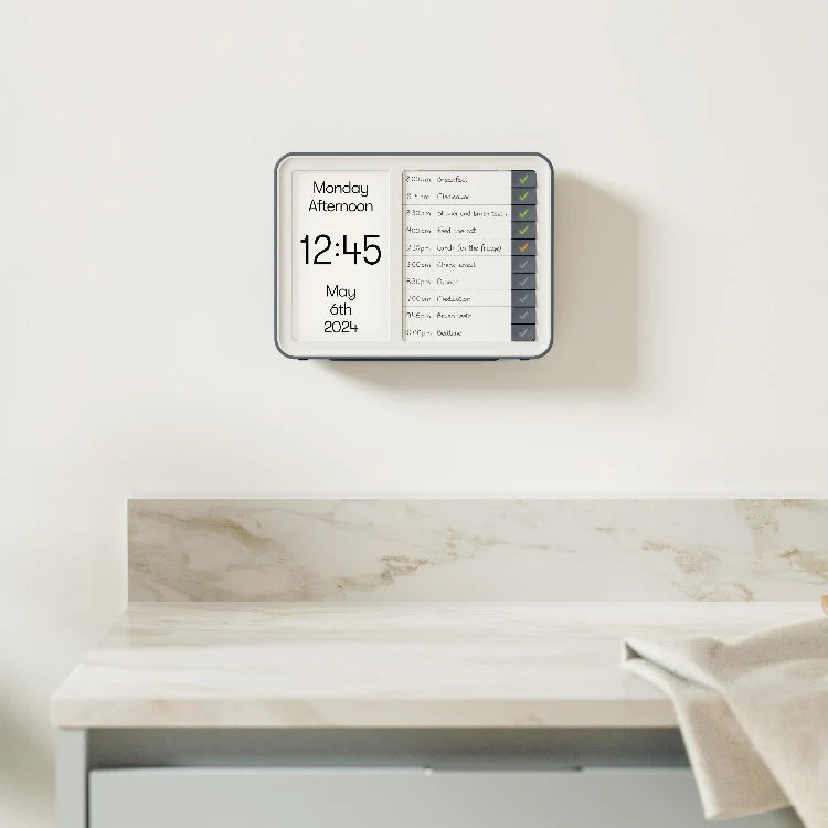 DAY HUB with personal daily task reminders